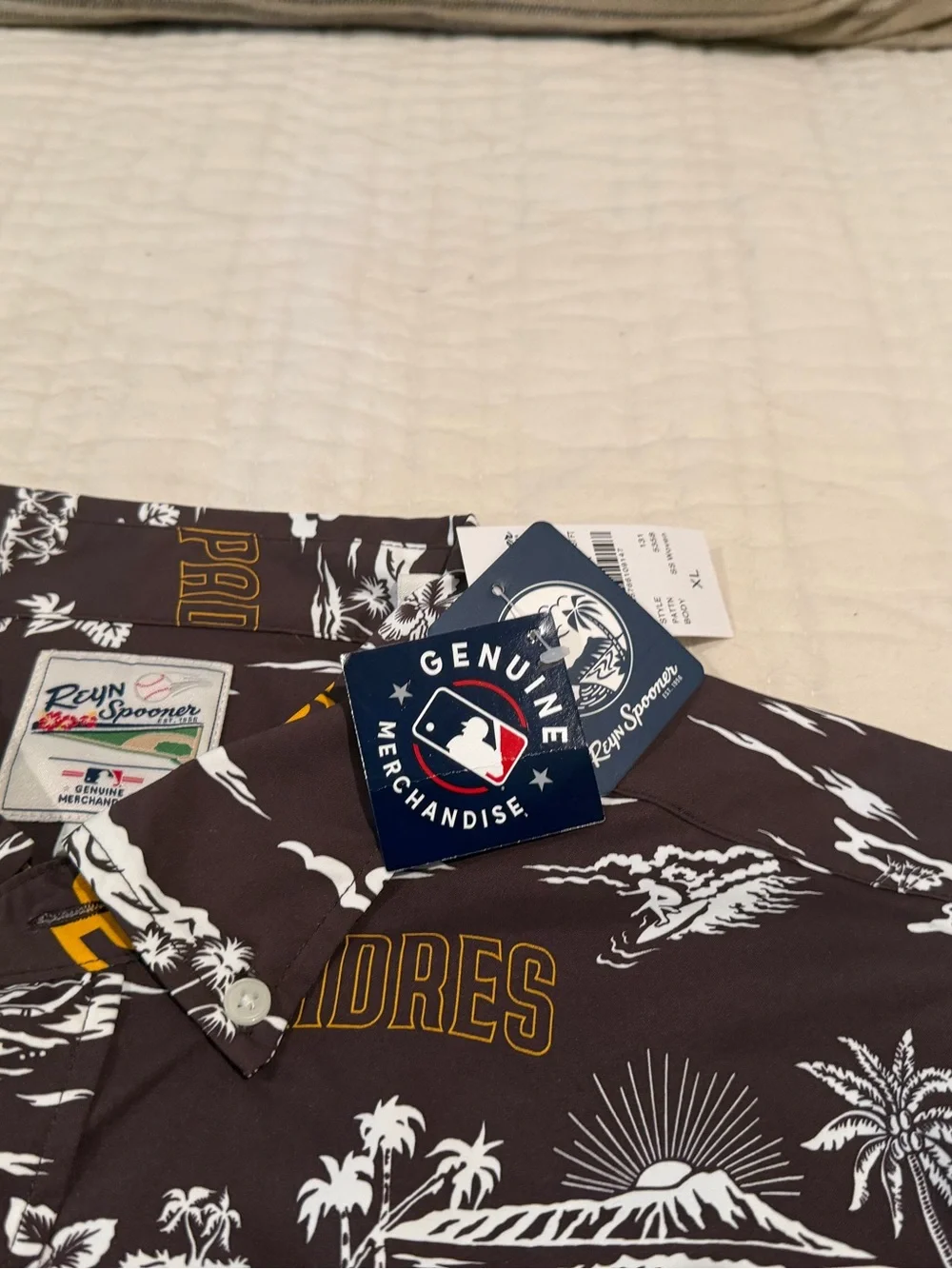 Reyn Spooner San Diego Padres Brown Hawaiian Button-Up Shirt - Picture 2 of 5